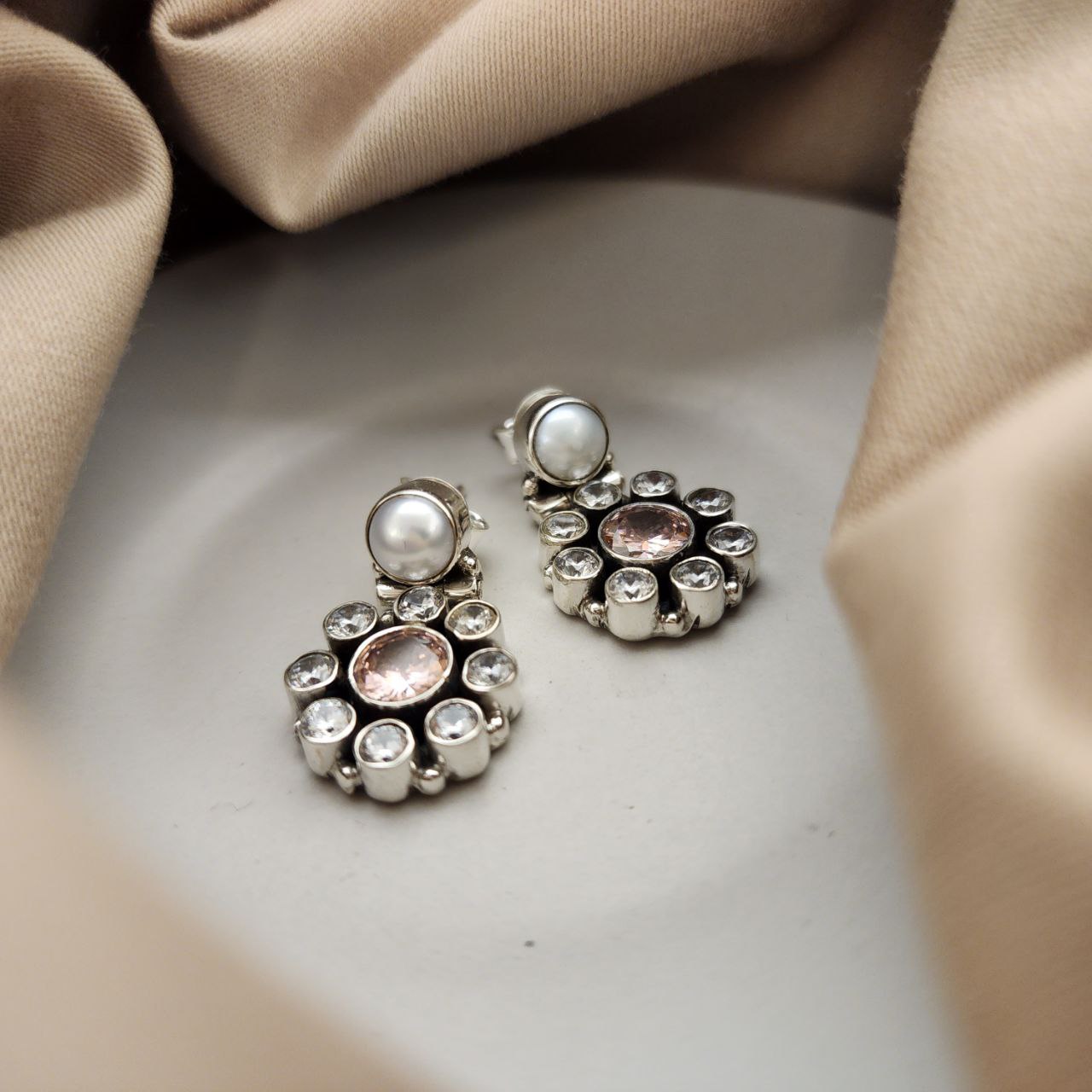 Stunning and twinkling studs(H2027-31)