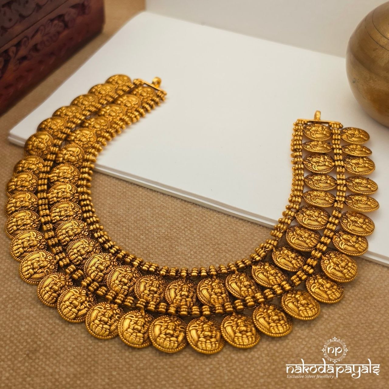 Elegant Lakshmi Kasu Neckpiece (Gn10678)