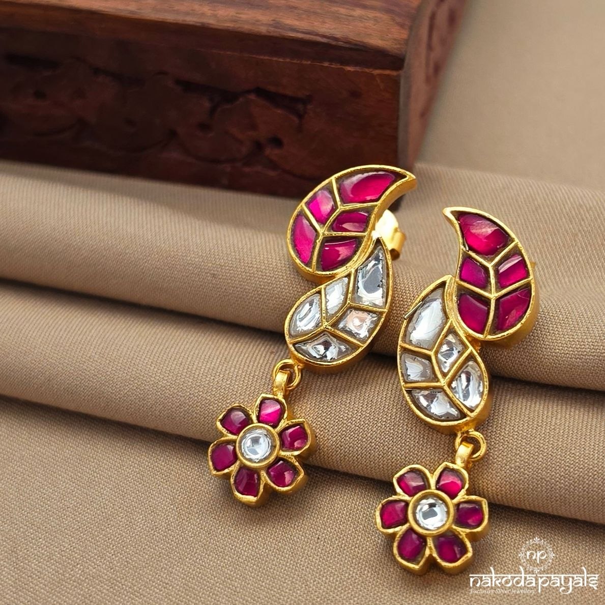 Kundan Leafy Red Earrings (Ge10879)