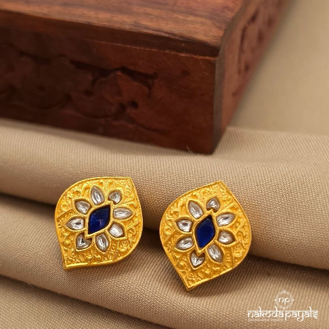 Amazing Blue Floral Studs (Ge10882)