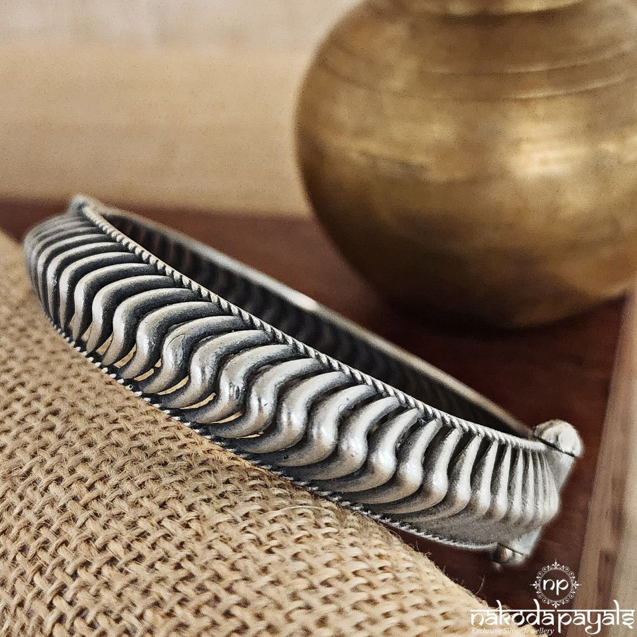 Carved Zigzag Screw Kada (K5027)