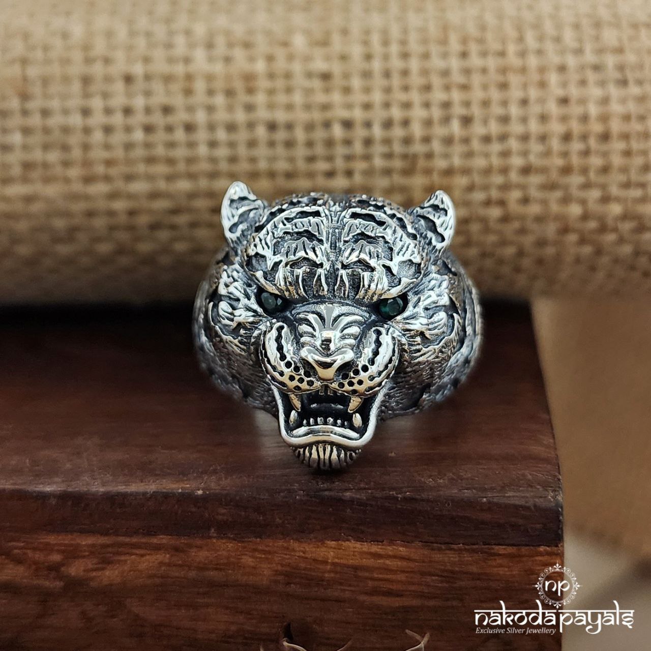 Stunning Tiger Head Finger Ring (F2786)