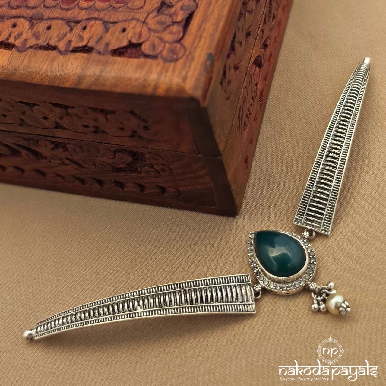 Greenish Pearl Drop Choker (N12081)