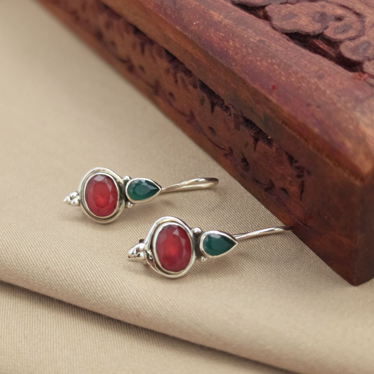 Trending Hanging (H2110)