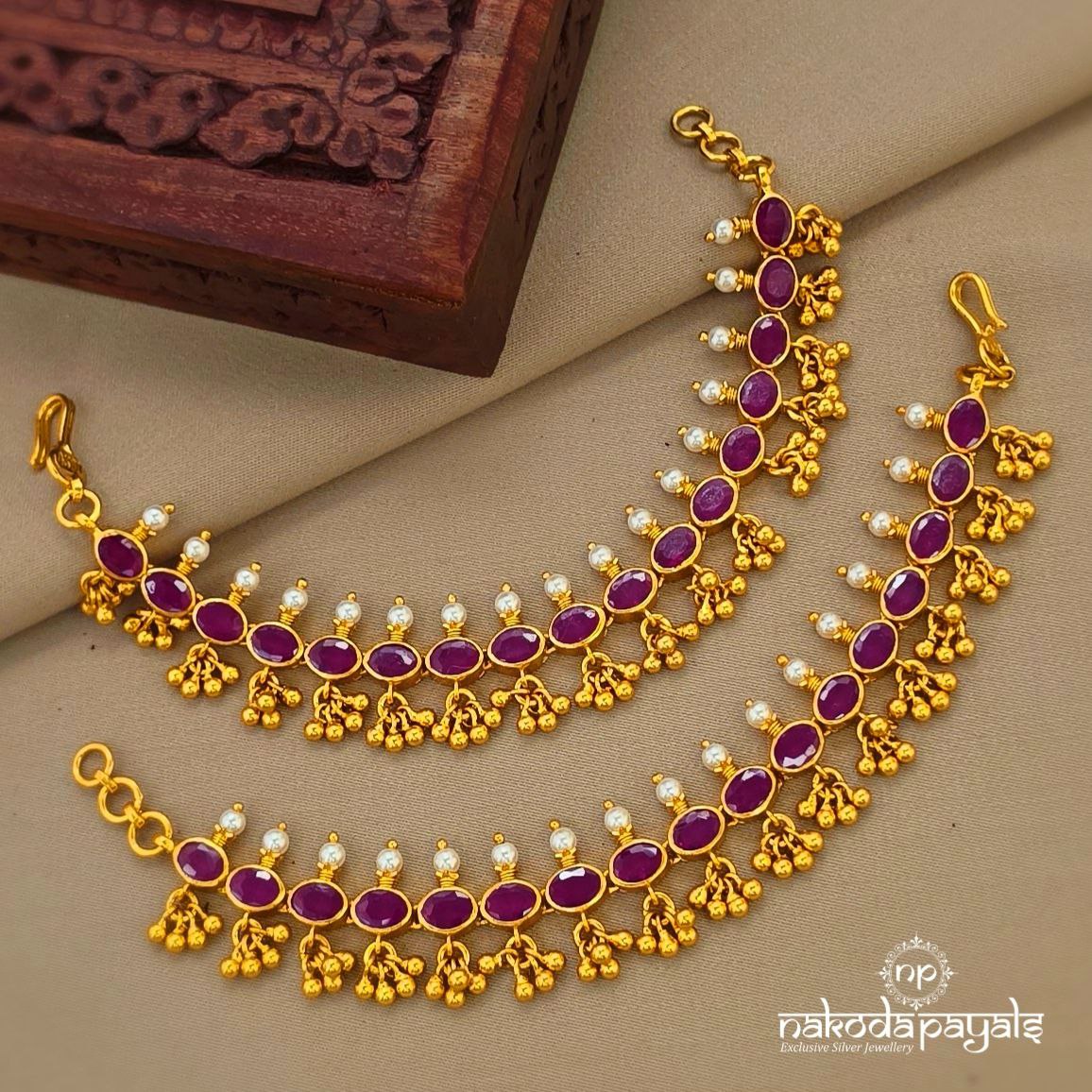 Red Oval Pearled Maati (Gm1132)