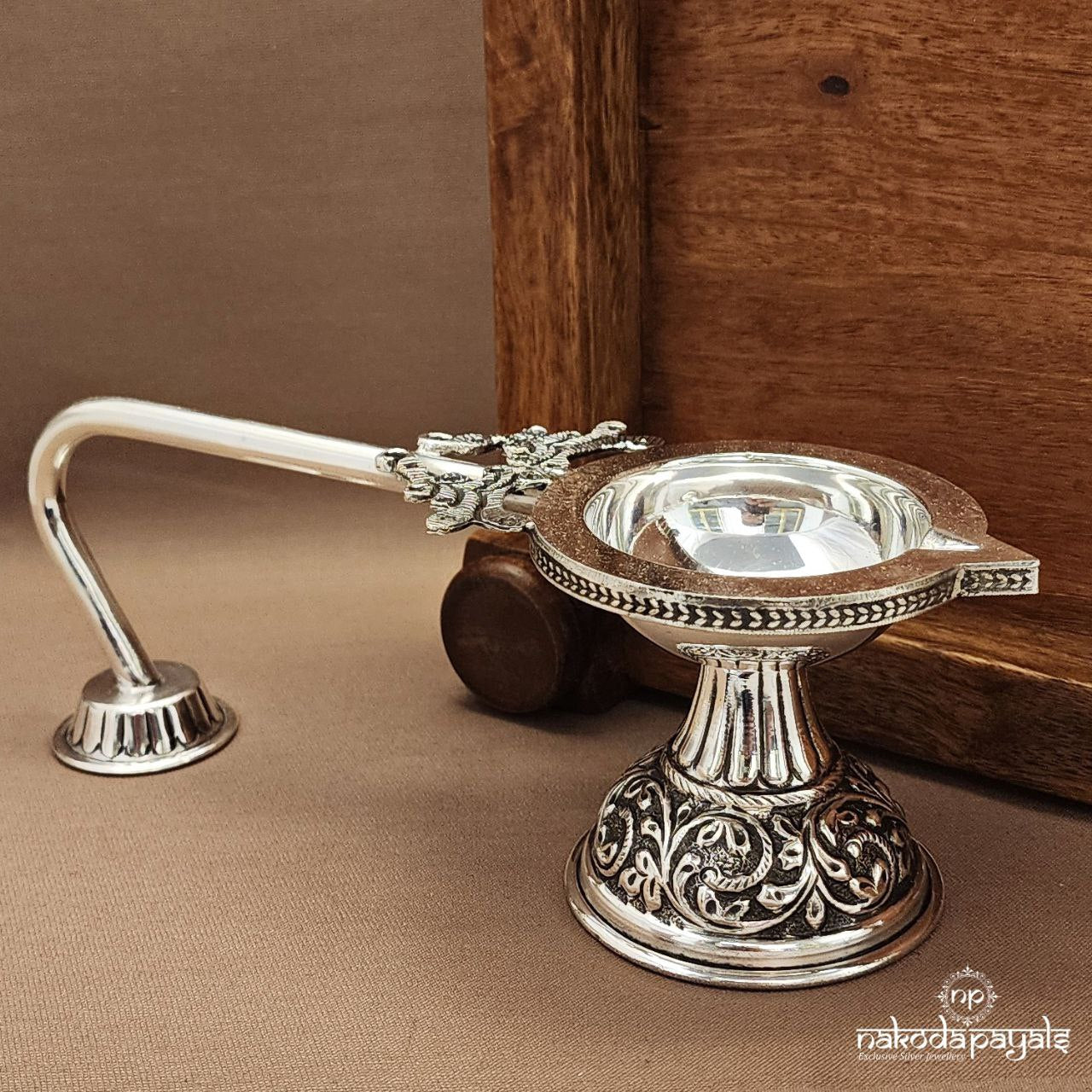 Elegant Oxidised Aarthi Stand (Aa2546)