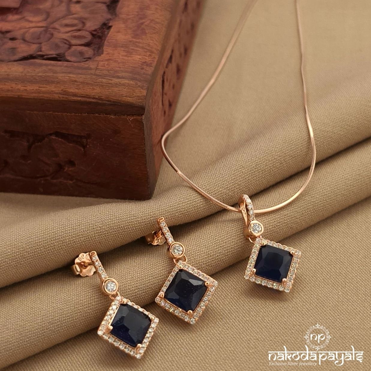 Royal Blue squarish Pendant Set (St3987)