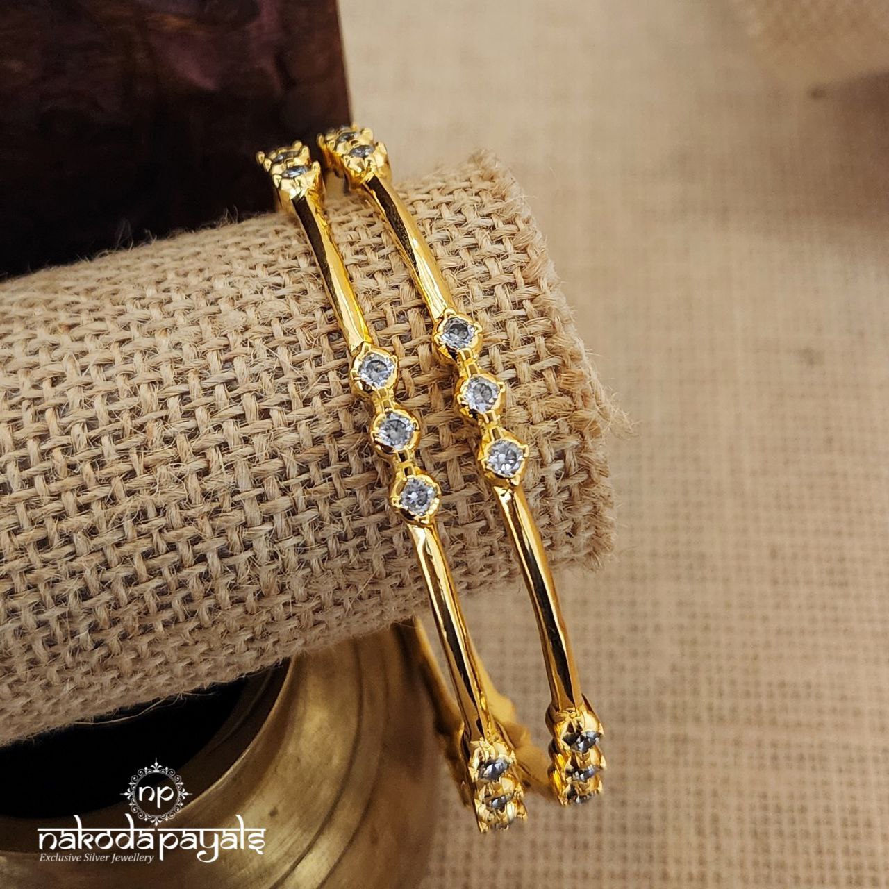 Twinkling White Bangles (Gk2848)