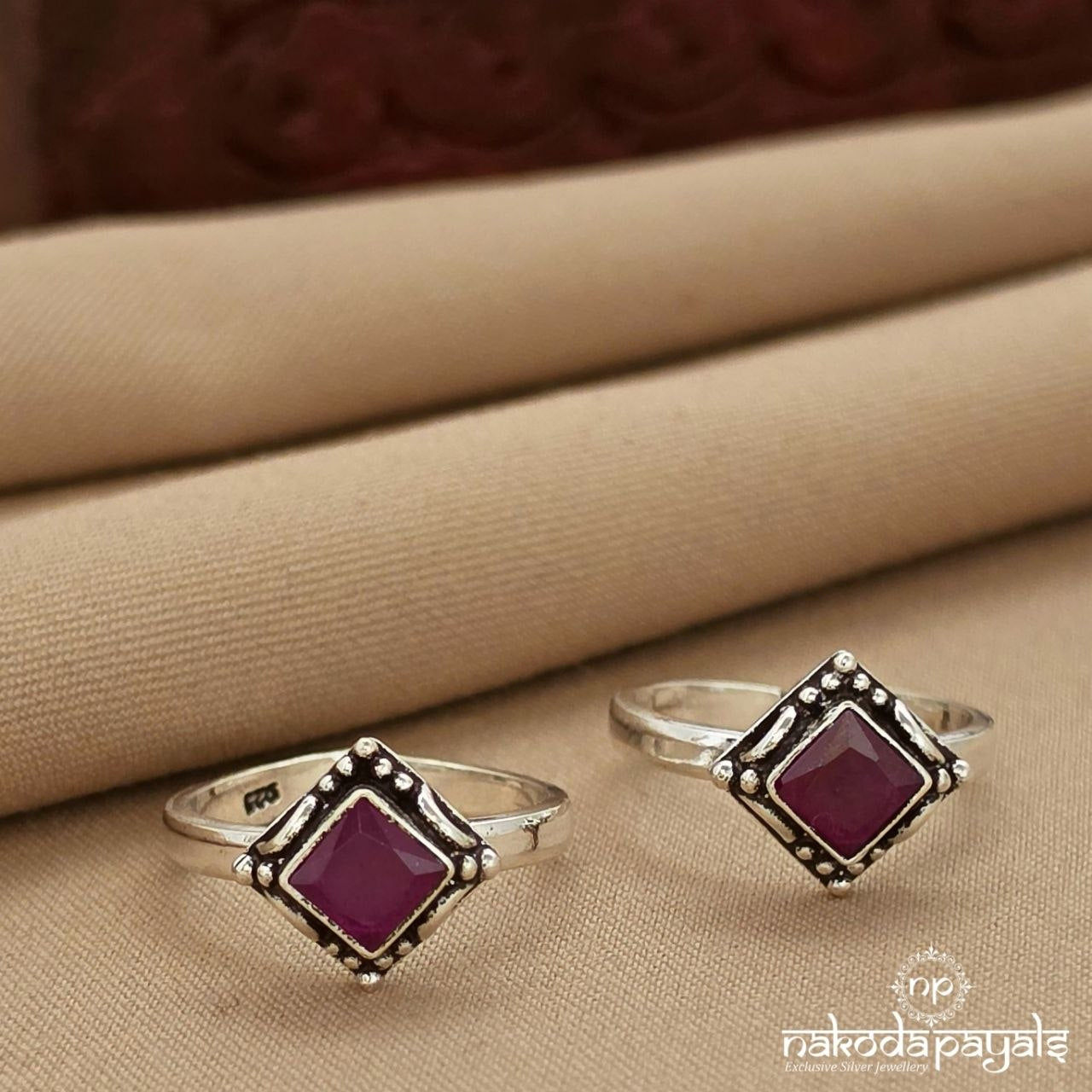 Squarish Red Toerings (T4853)