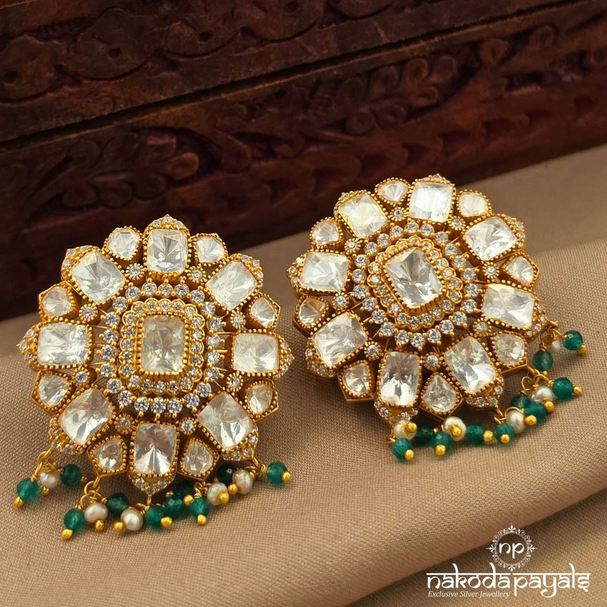 Exquisite Pearl Studs (Ge11429)