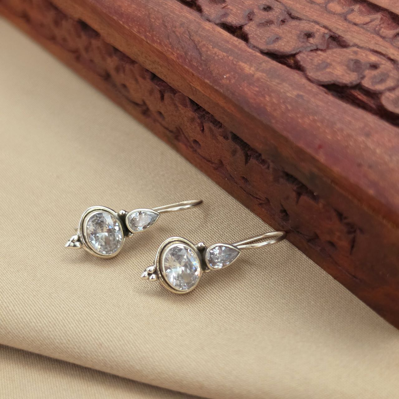 Trending Hanging (H2110)