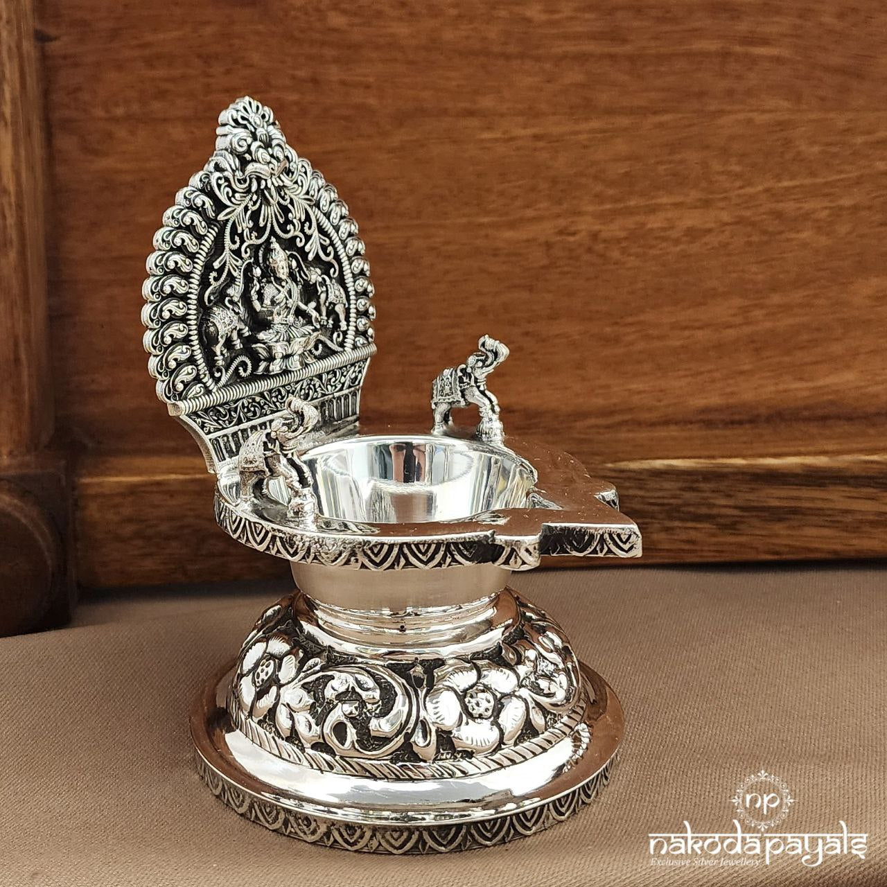 Floral Kamakshi Deepam (Aa2514)