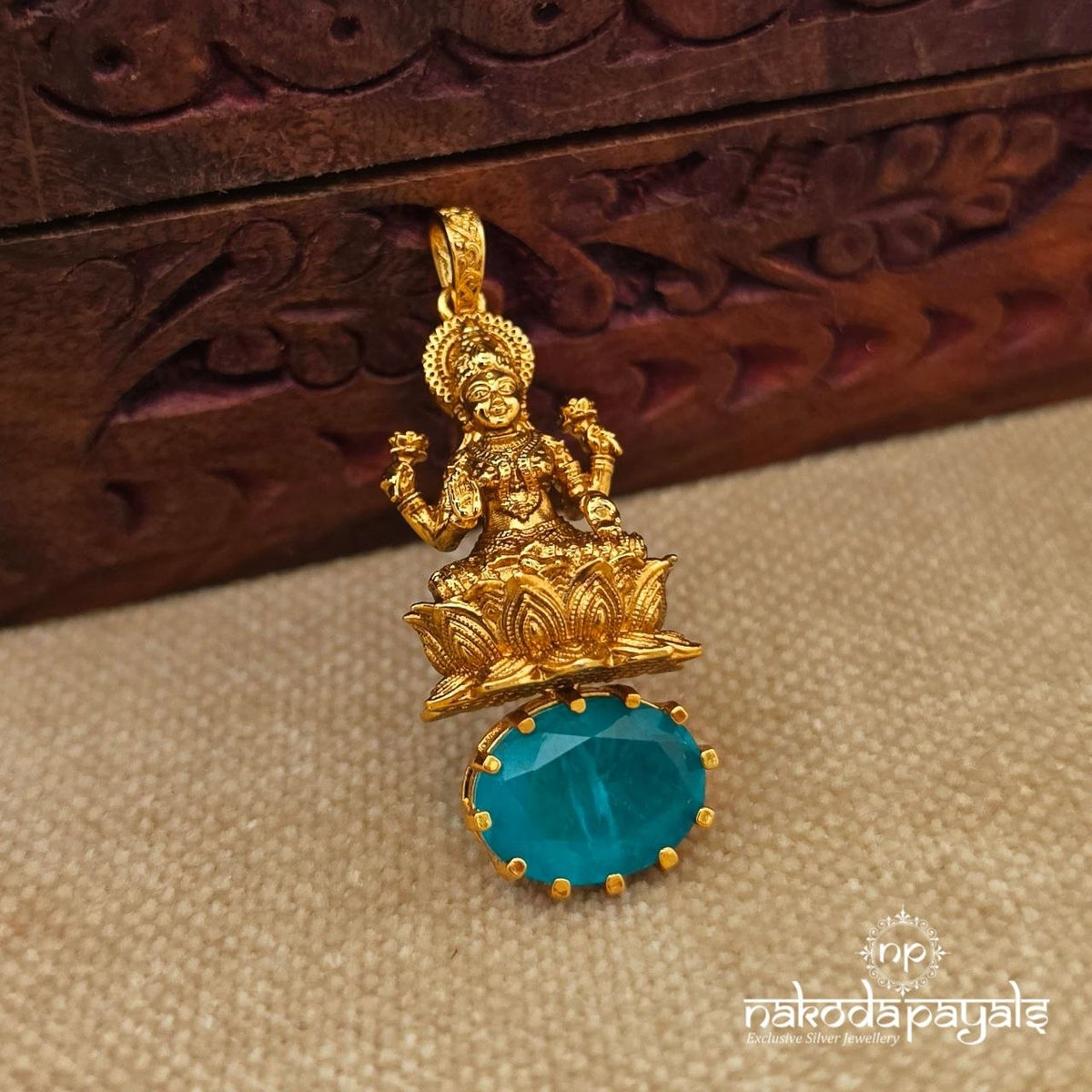 Elegant Lakshmi Pendant (Gp2676)
