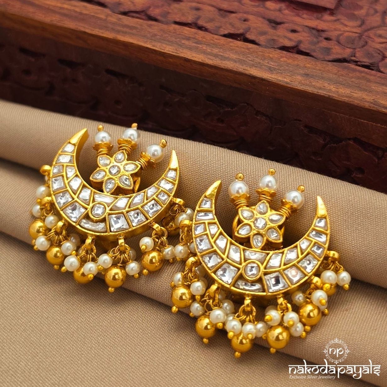 Pearl Half Moon Studs (Ge10884)
