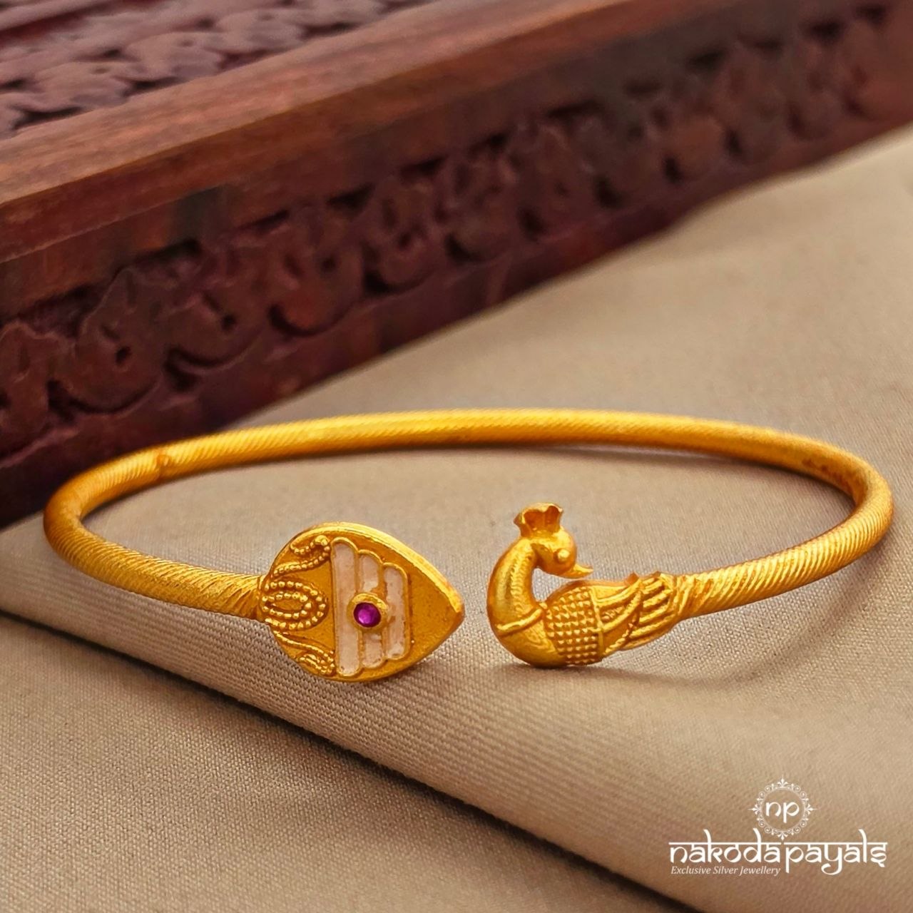 Traditional Eye Catching Murugan Kada (Gk3314)