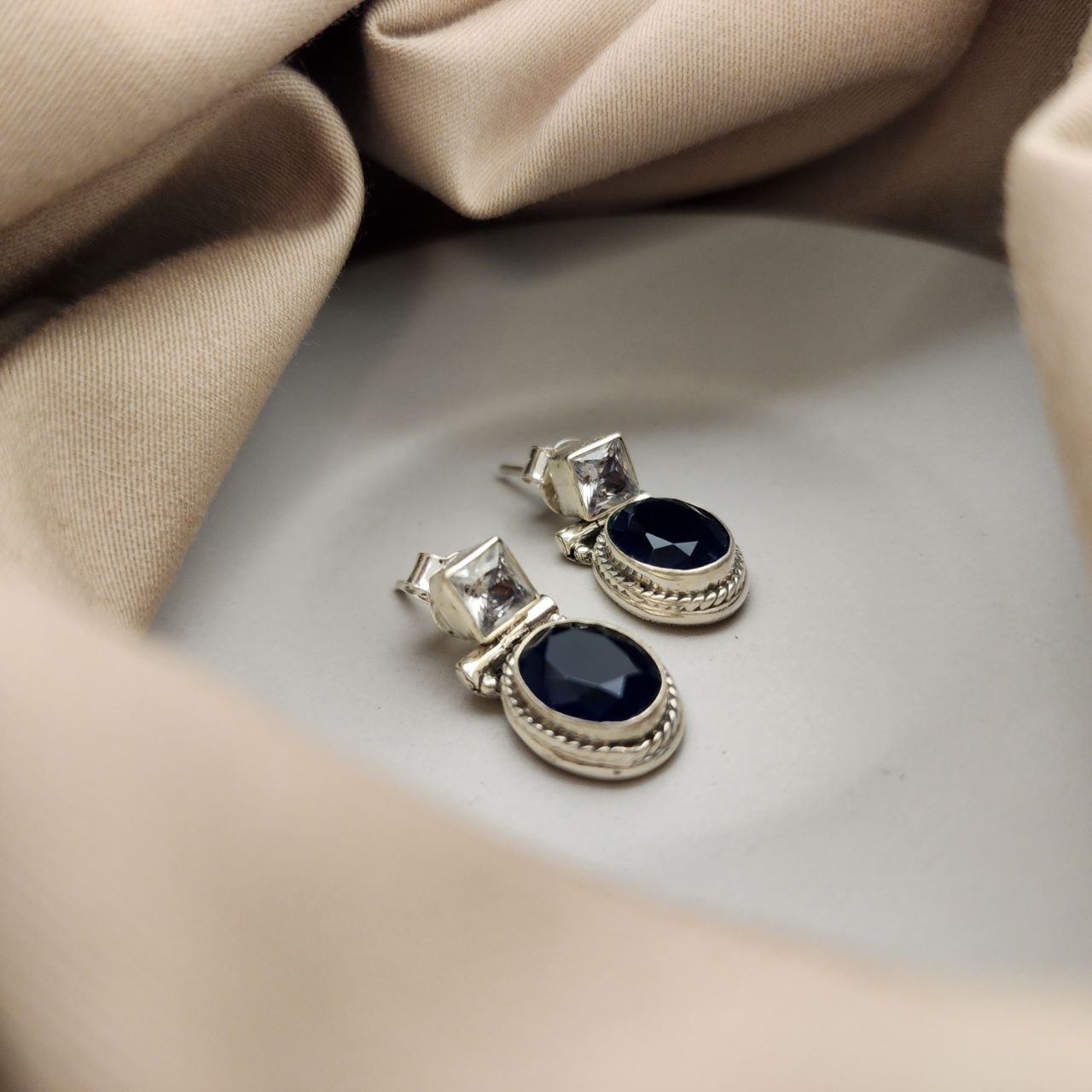 Glorious Hangings (H2048)