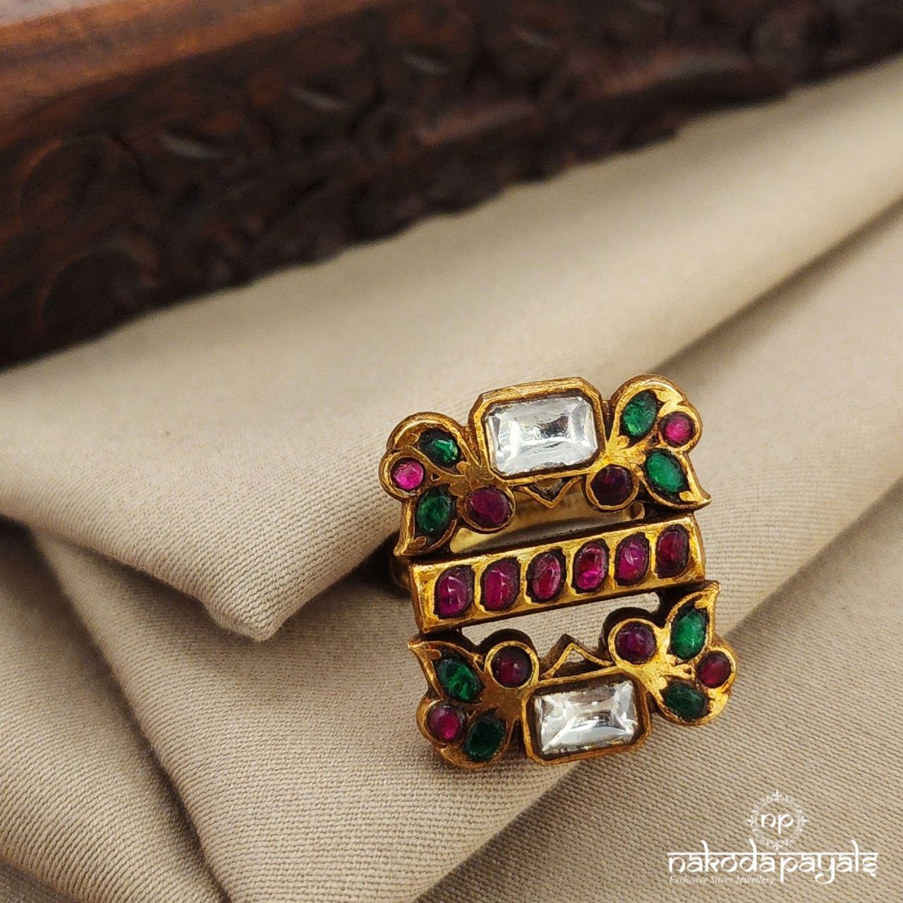 Squarish Kundan Finger Ring (F2583)