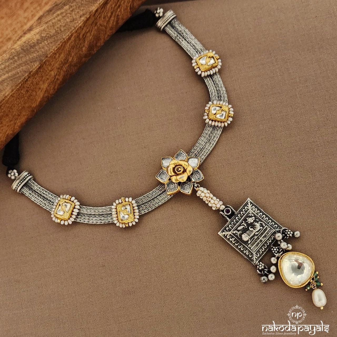 Elegant Oxidised Dual Tone Neckpiece (N11001)