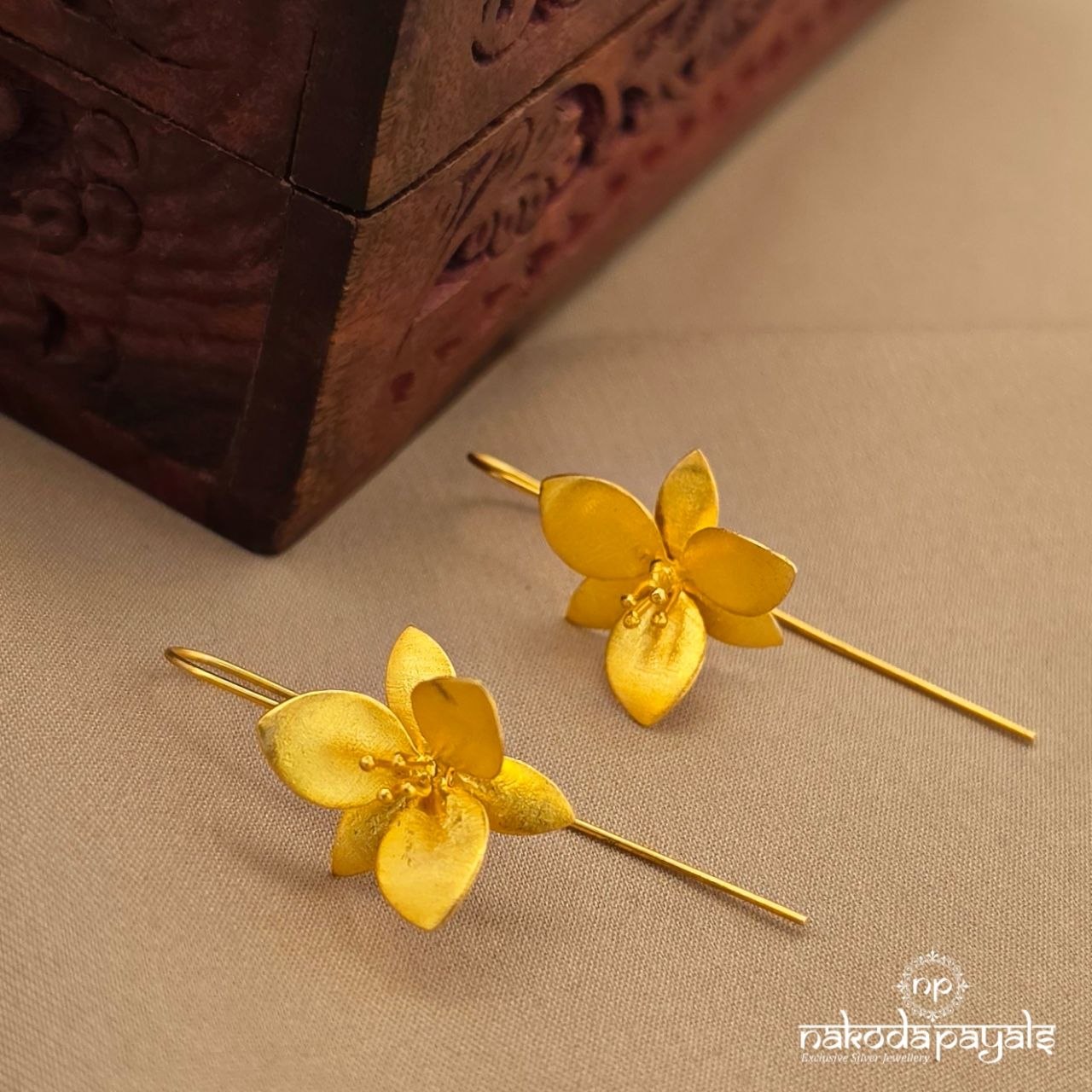Radiant Gold Floral Earrings (St4156)