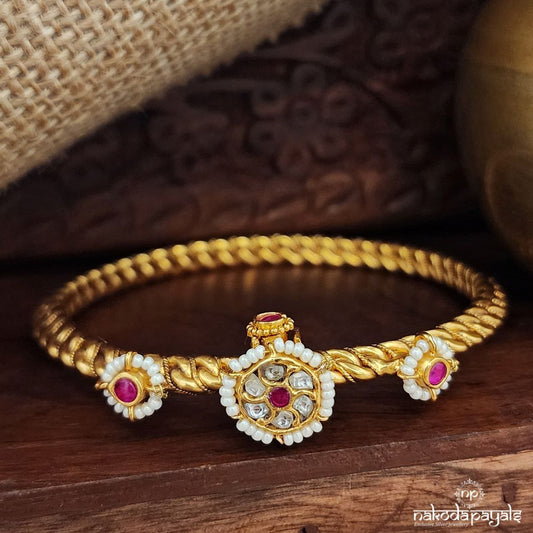 White Kundan Screw Kada (Gk2930)