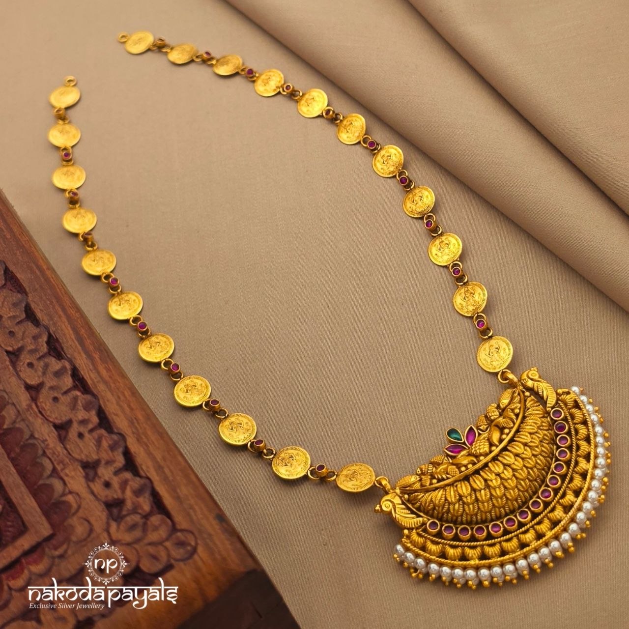 Graceful Lakshmi Kasu Neckpiece (Gn10781)