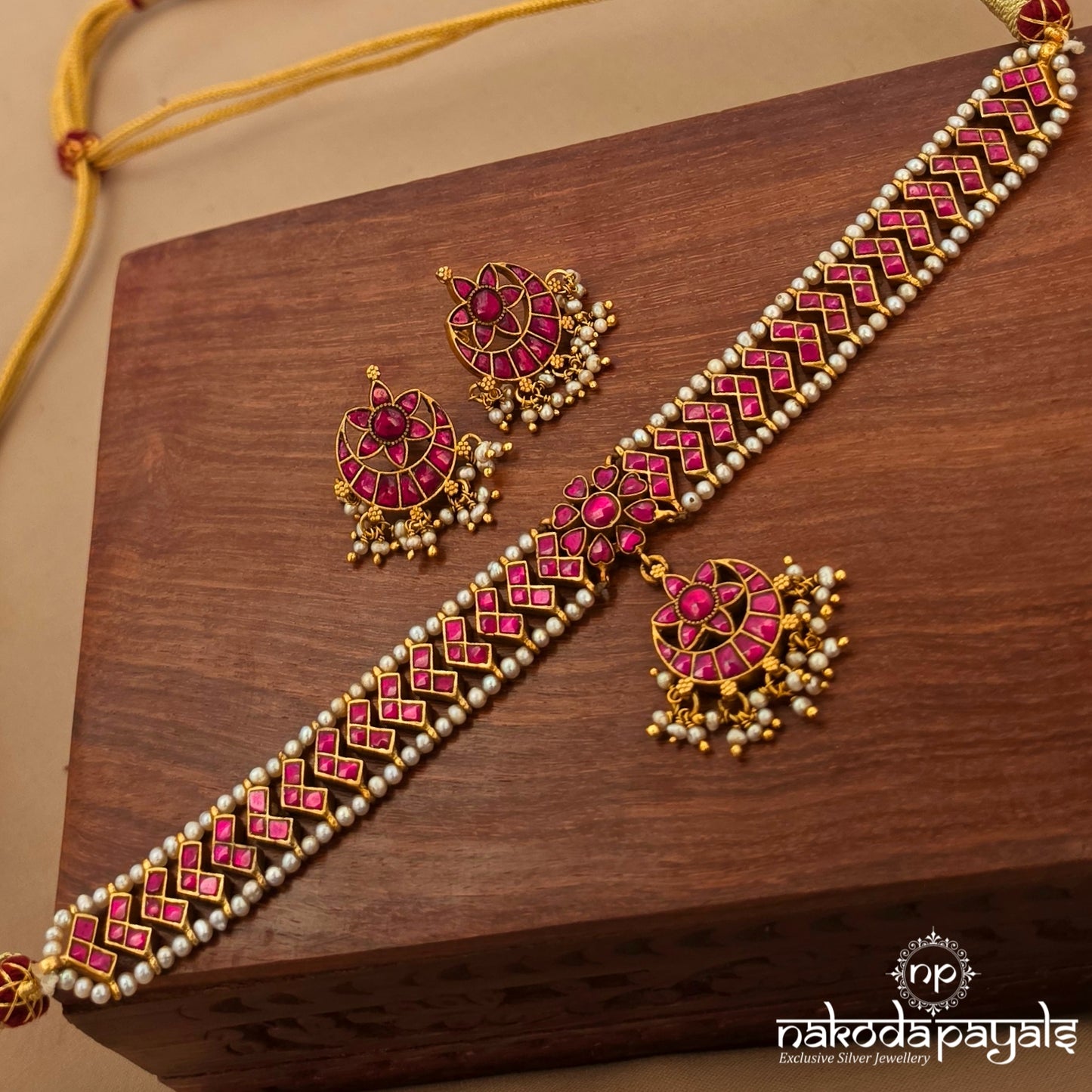 Stunning Pink Choker With Earrings (Gn10452)