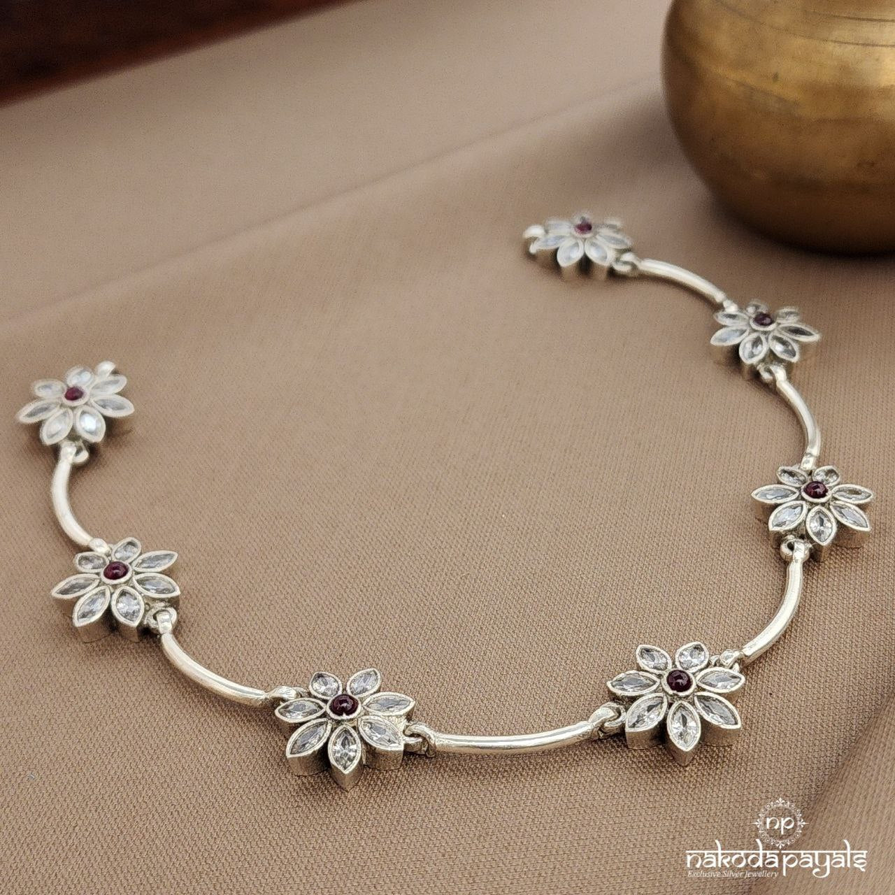 White Floral Neckpiece  (N11213)