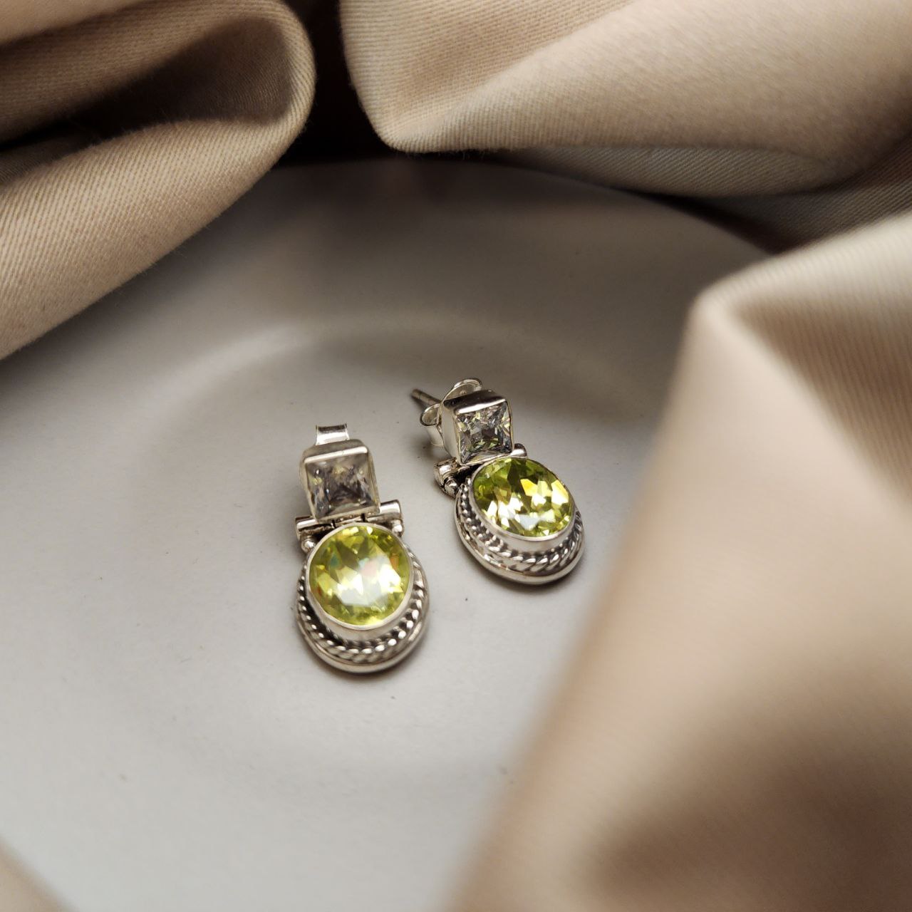 Glorious Hangings (H2048)