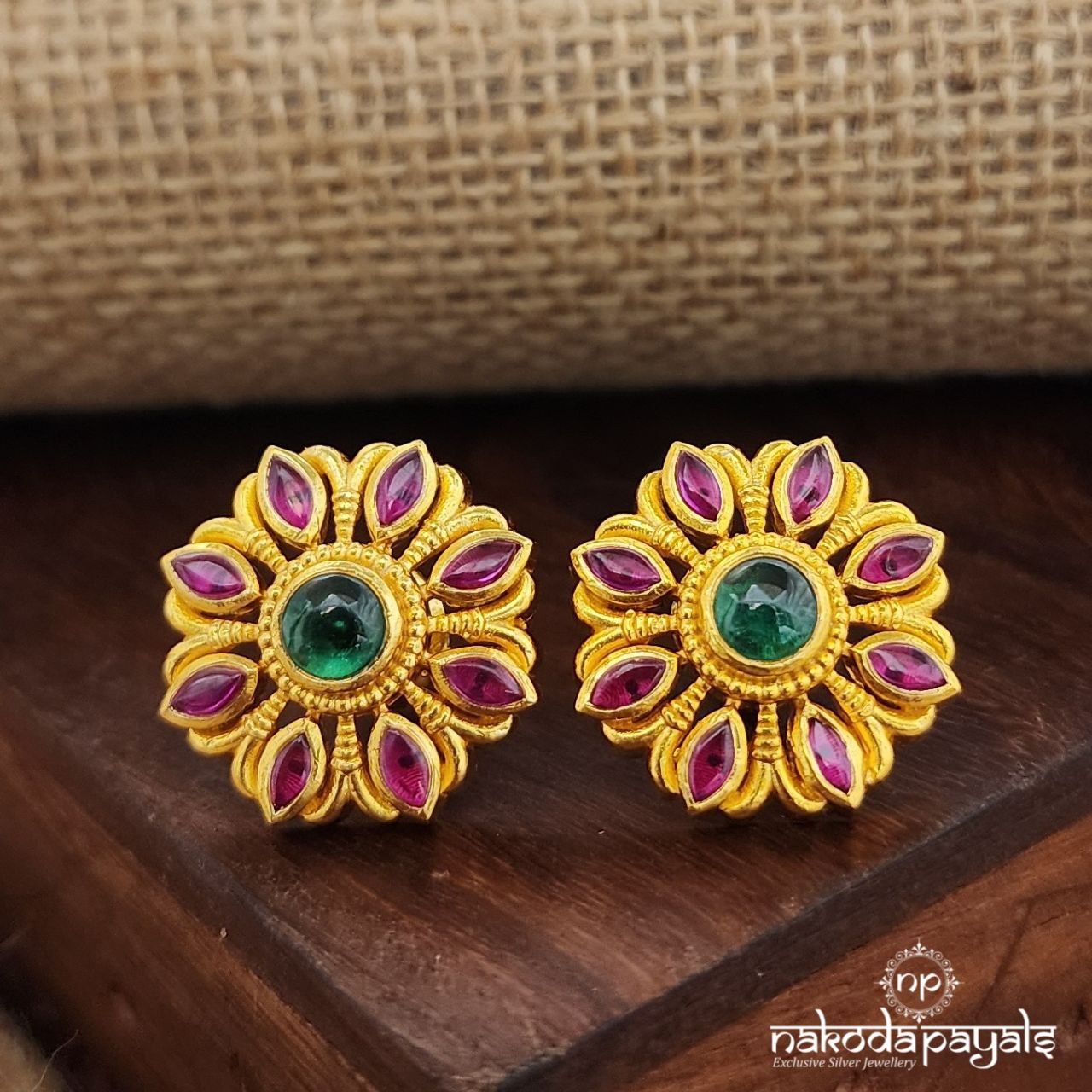 Kemp Green Dot Studs (Ge9340)