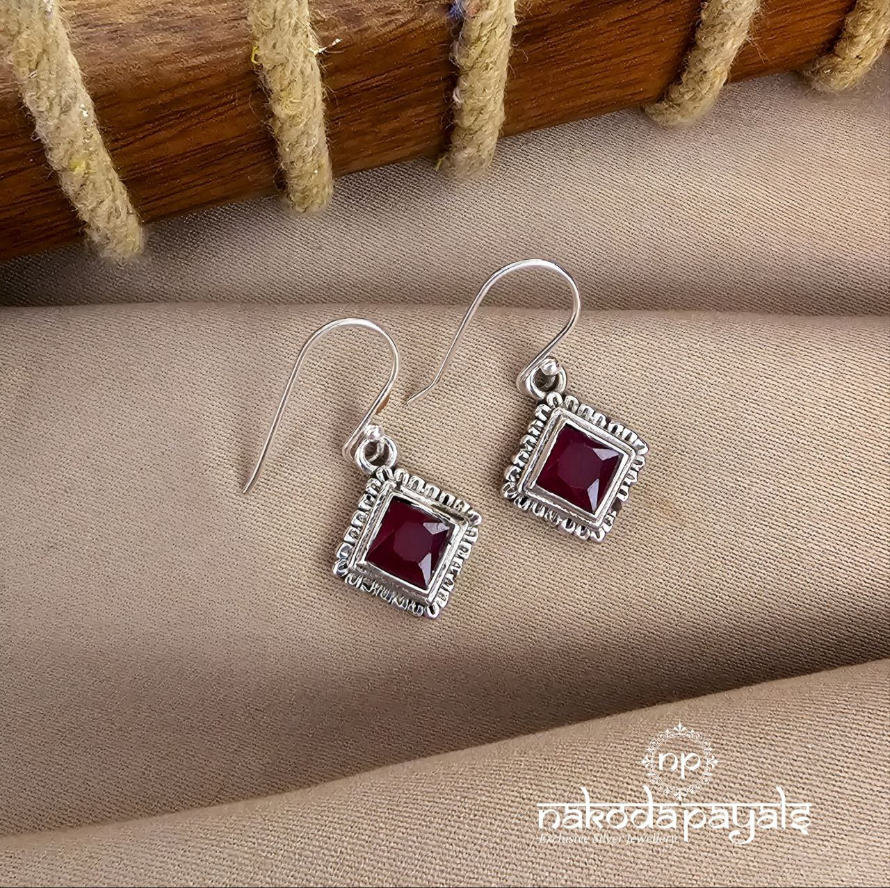 Squarish Red Hanging (S9514)