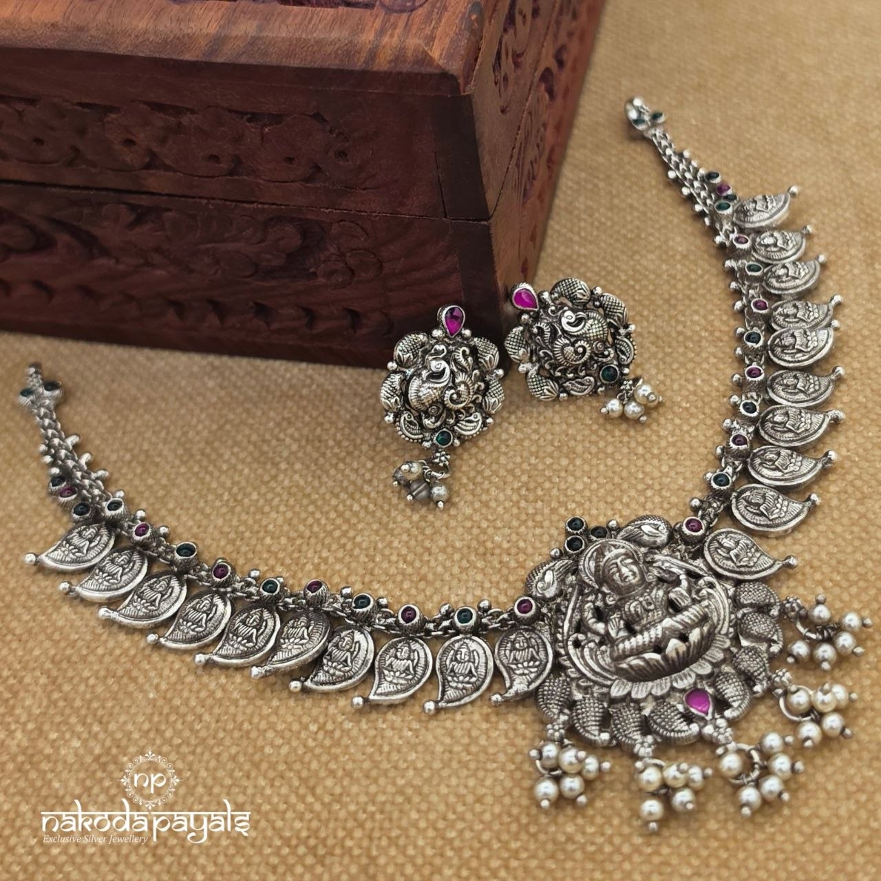Lakshmi Kemp Neckpiece Wuth Earrings (N11998)