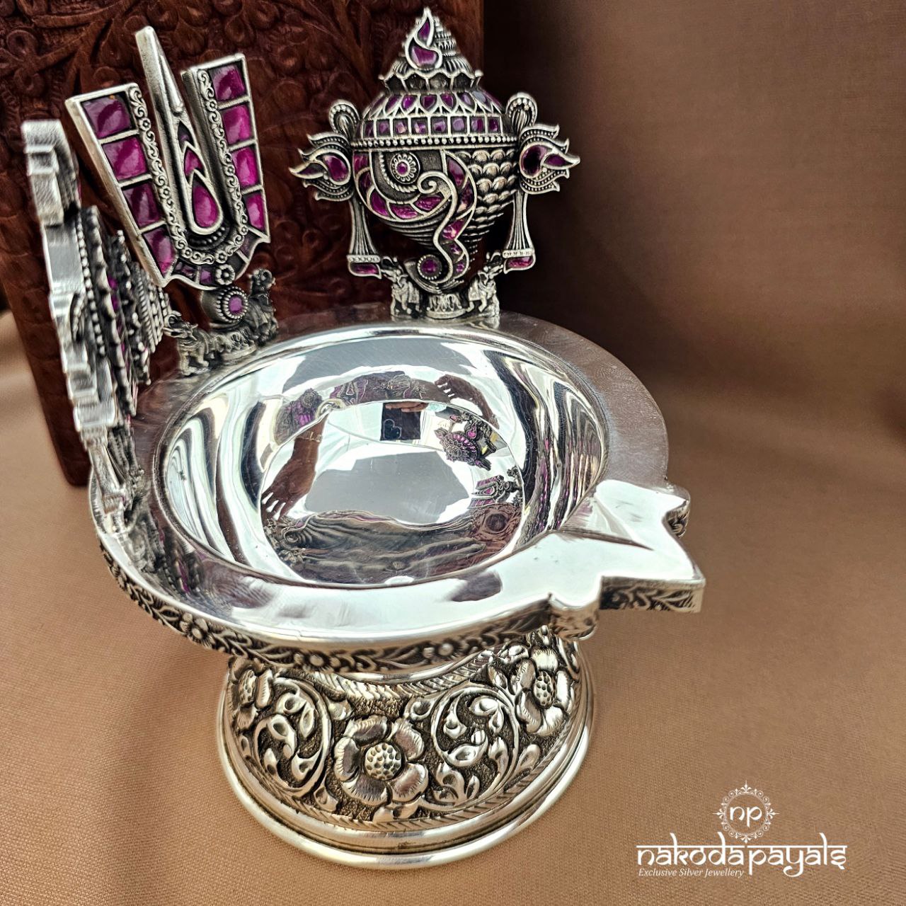 Shanku Chakra Nama Kamakshi Deepam (Aa2331)