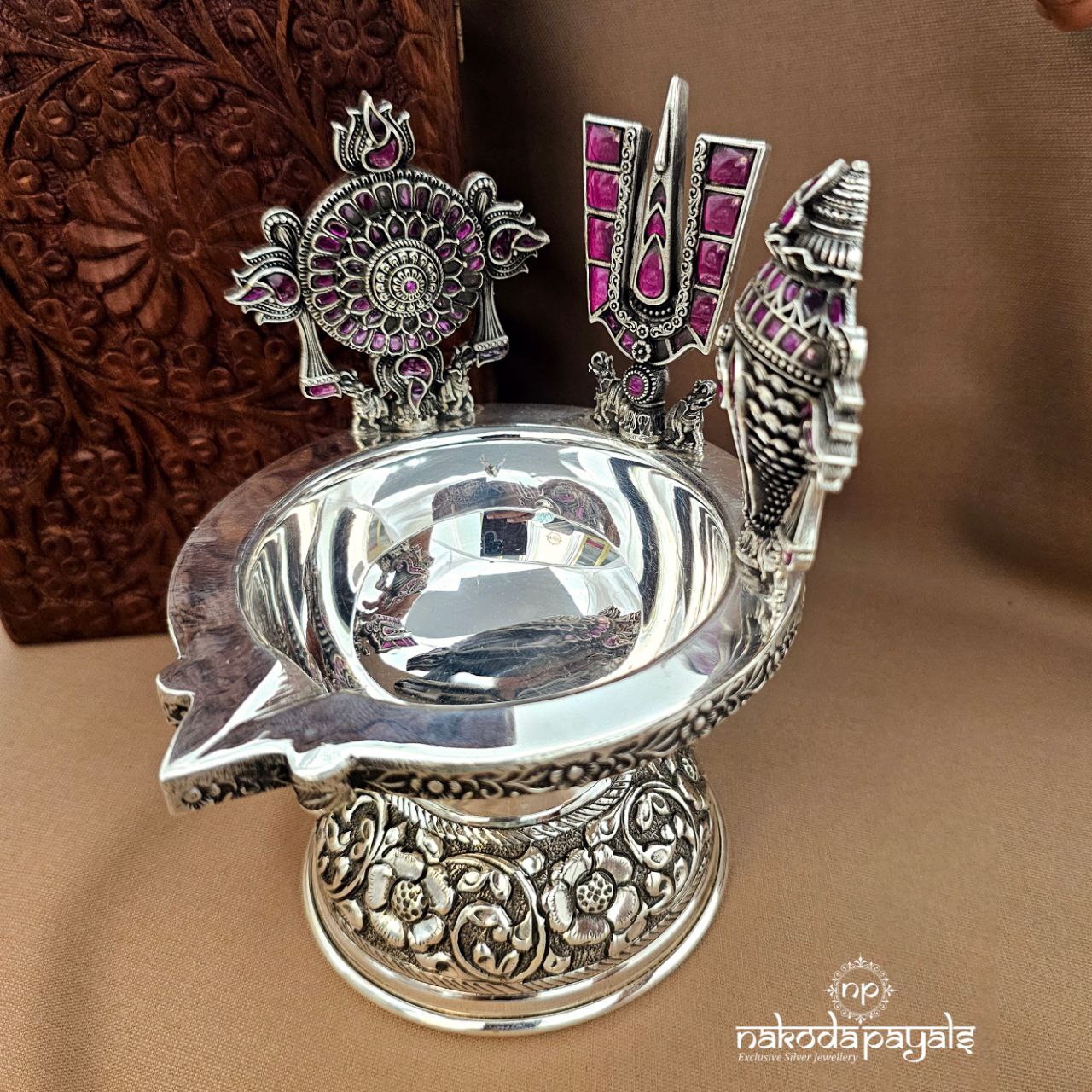 Shanku Chakra Nama Kamakshi Deepam (Aa2331)