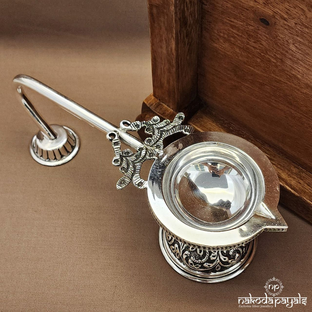 Elegant Oxidised Aarthi Stand (Aa2546)