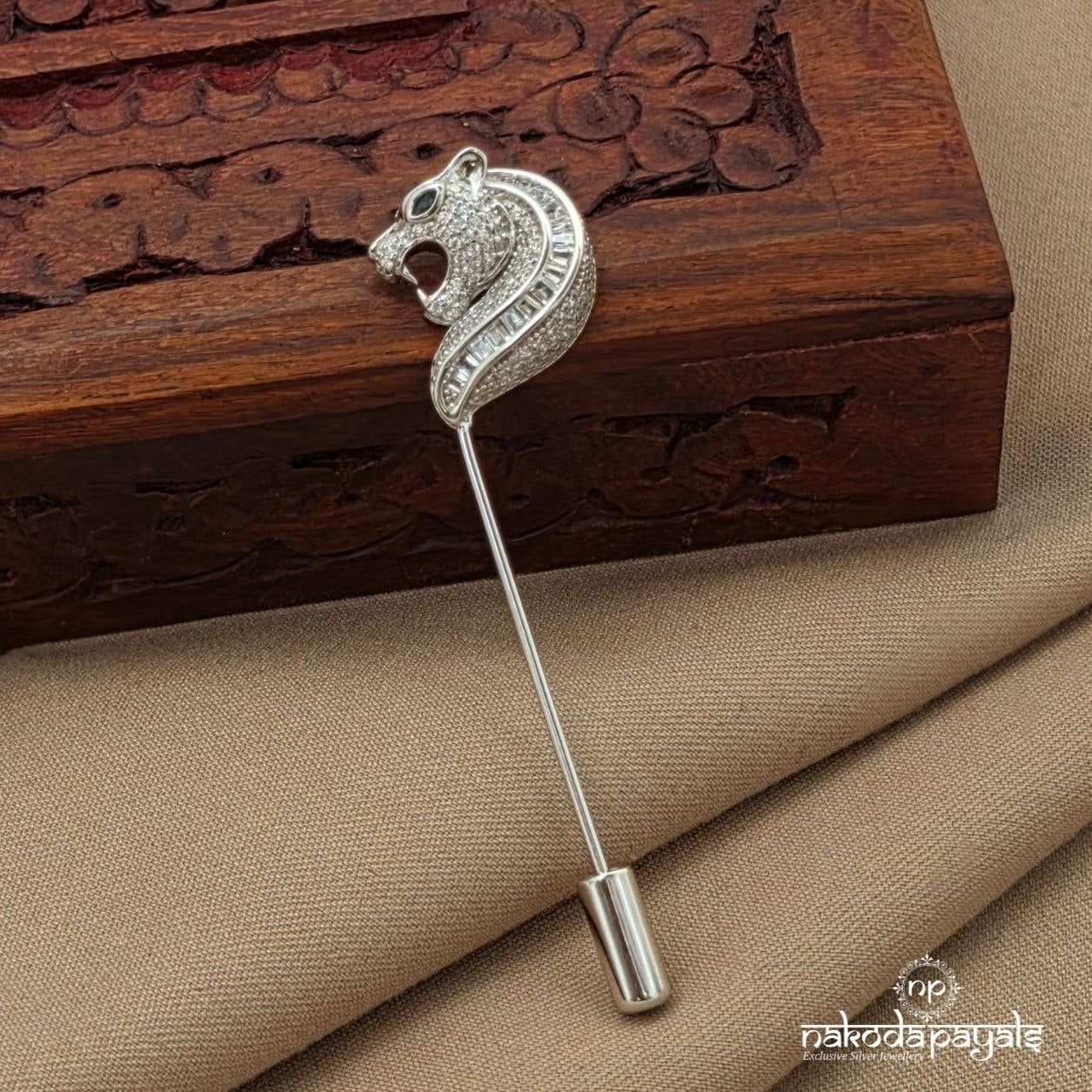 Royal Lock Loin Brooch (St4065)