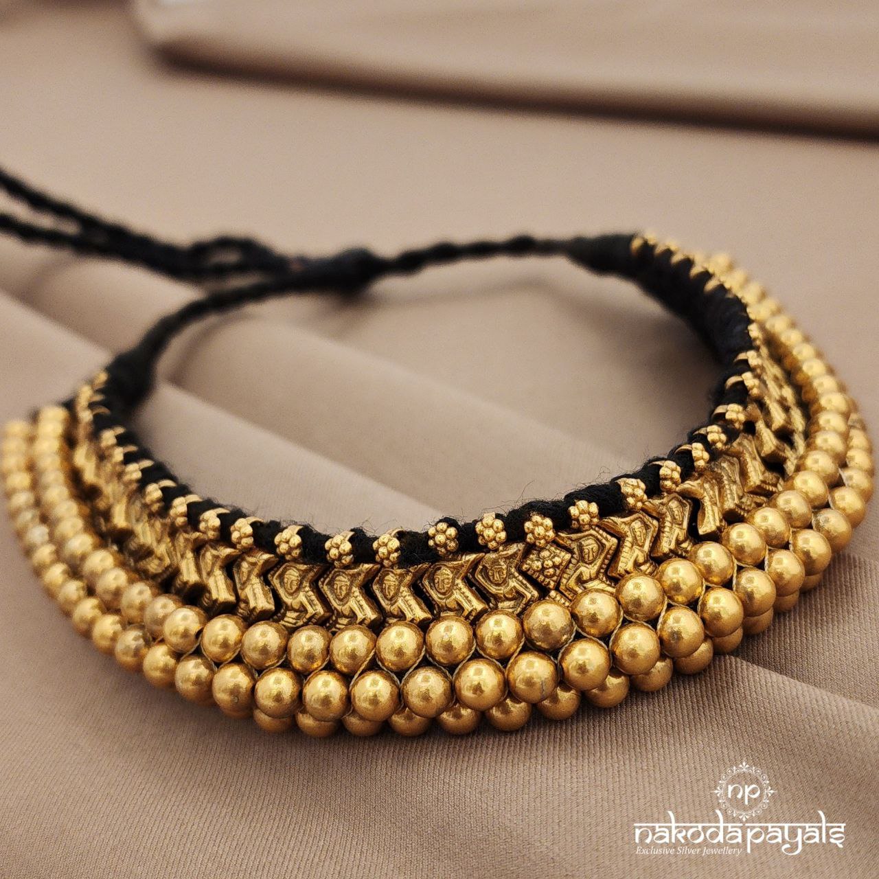 Pretty Tushi Black Neckpiece  (Gn9110)