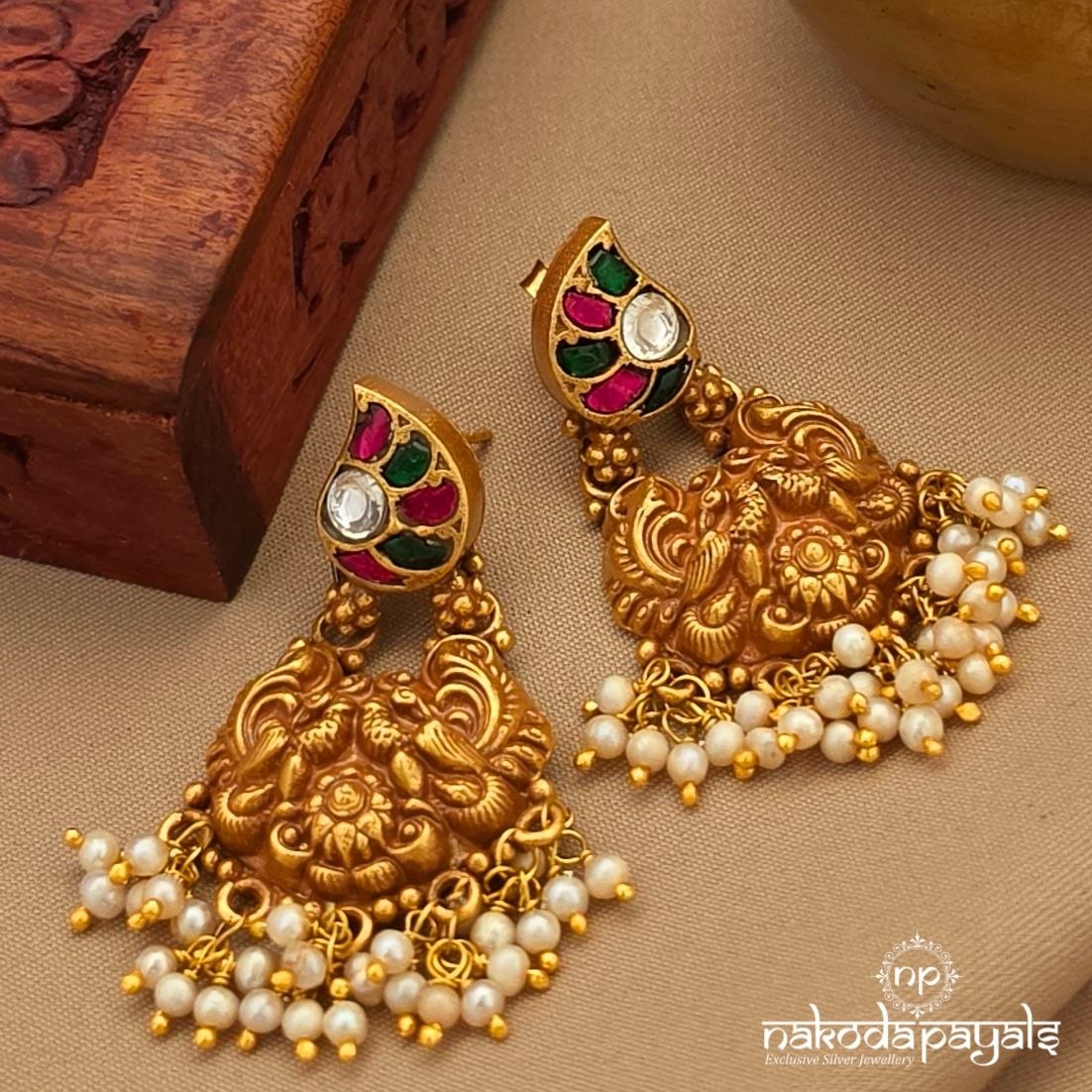 Stunning Pearls Chandbali (Ge10631)