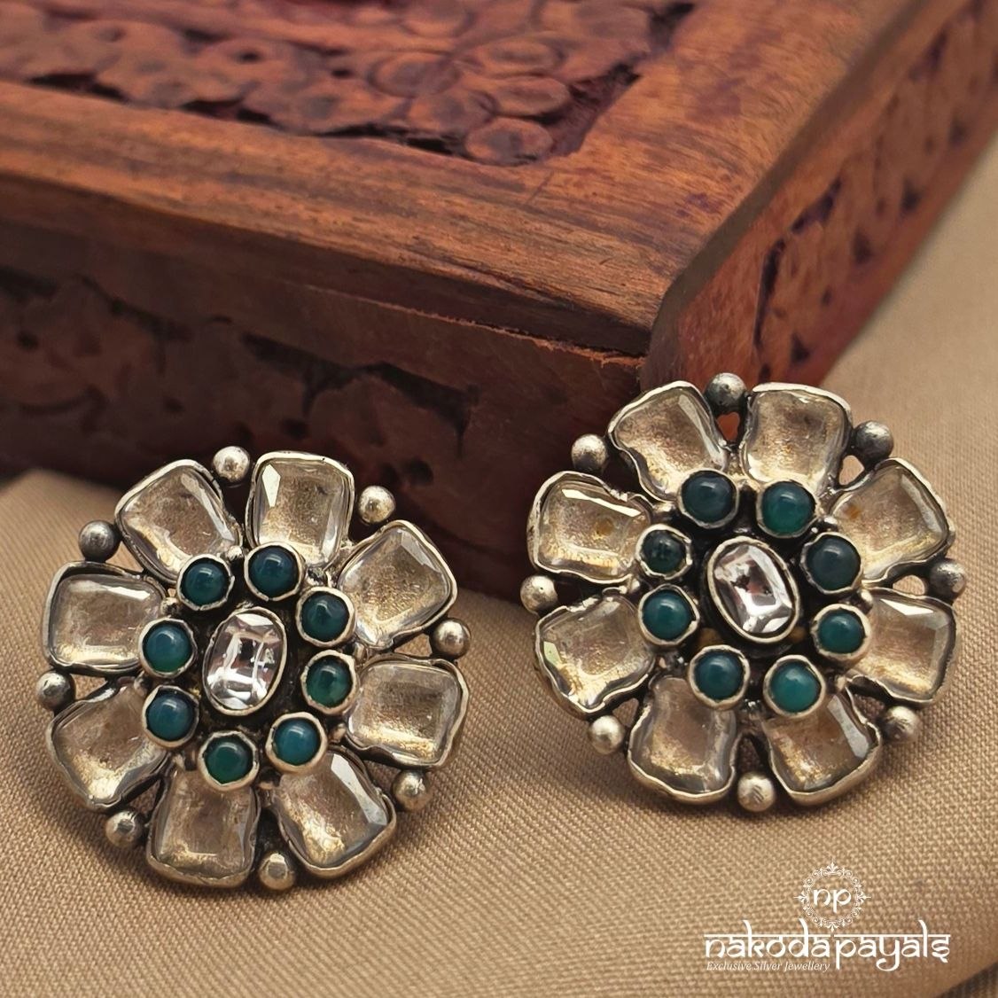 Classic White Studs (S4115)