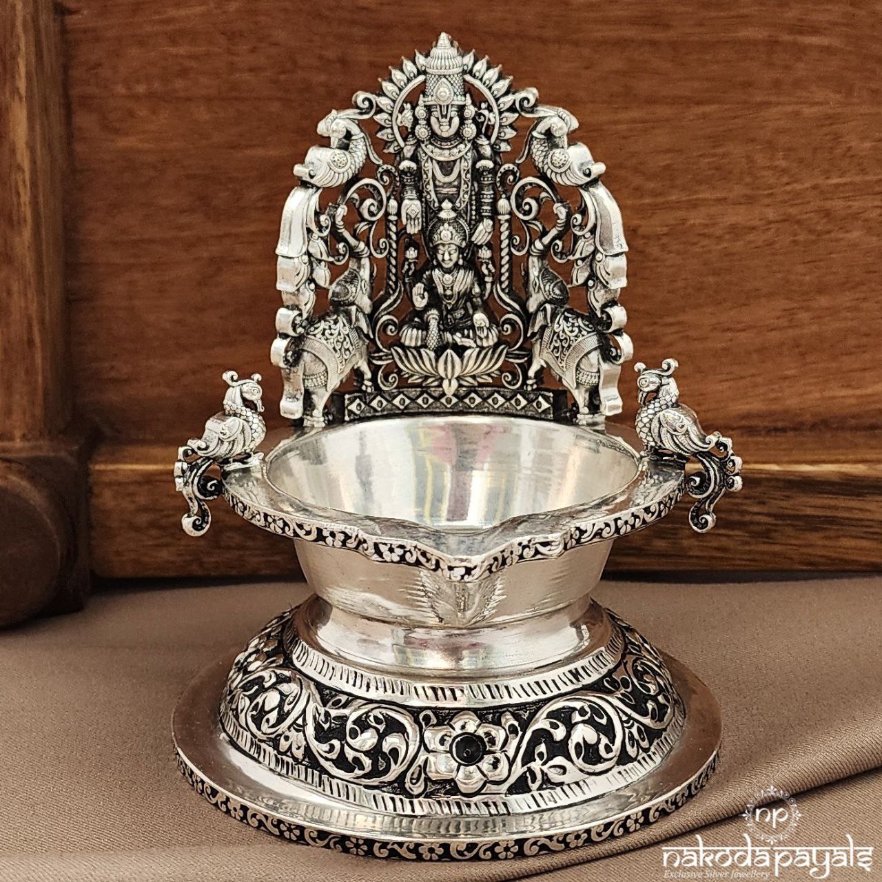 Lakshmi Venkateshwara Kamakshi Deepam (Aa2011)