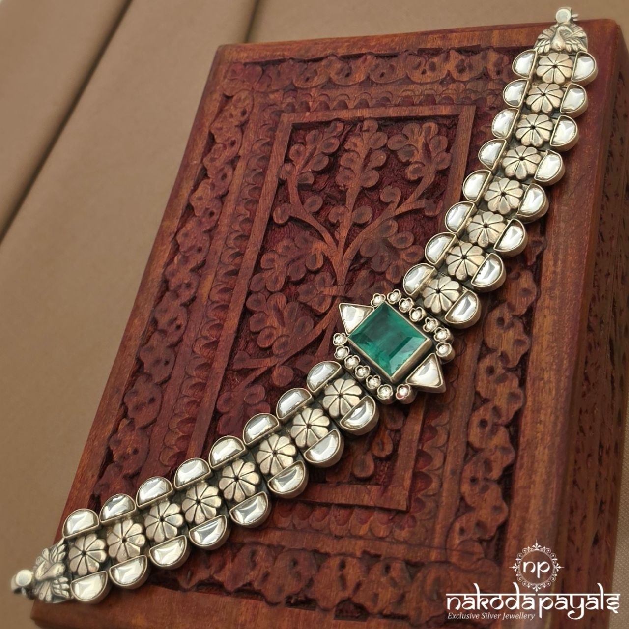 Rectangular Emerald Green Choker (N11632)