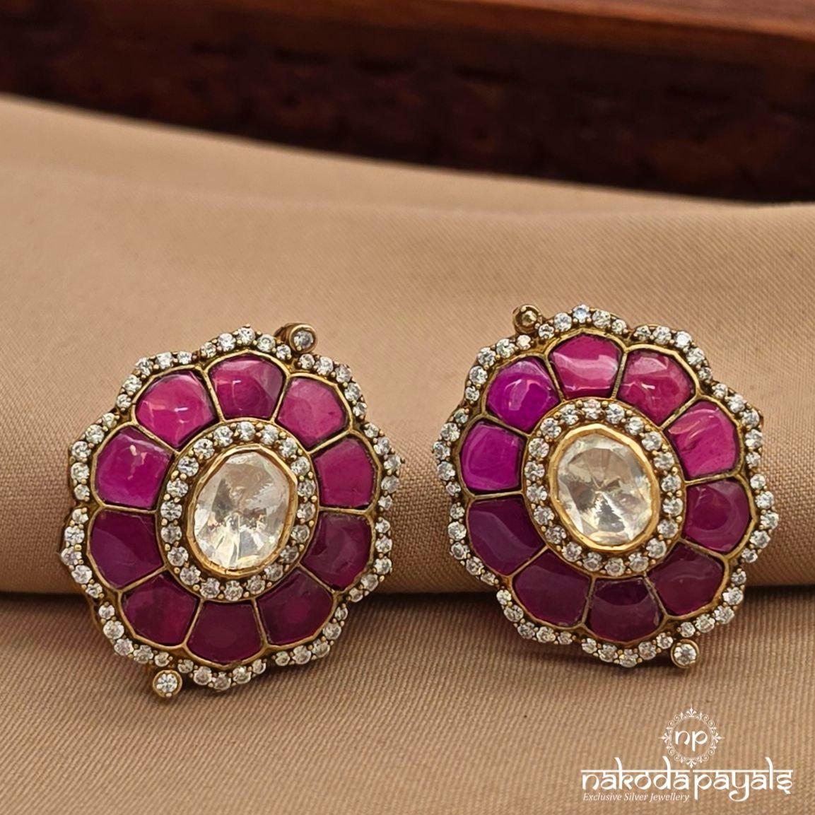 Eye-Catching Kundan Earrings (Ge10993)