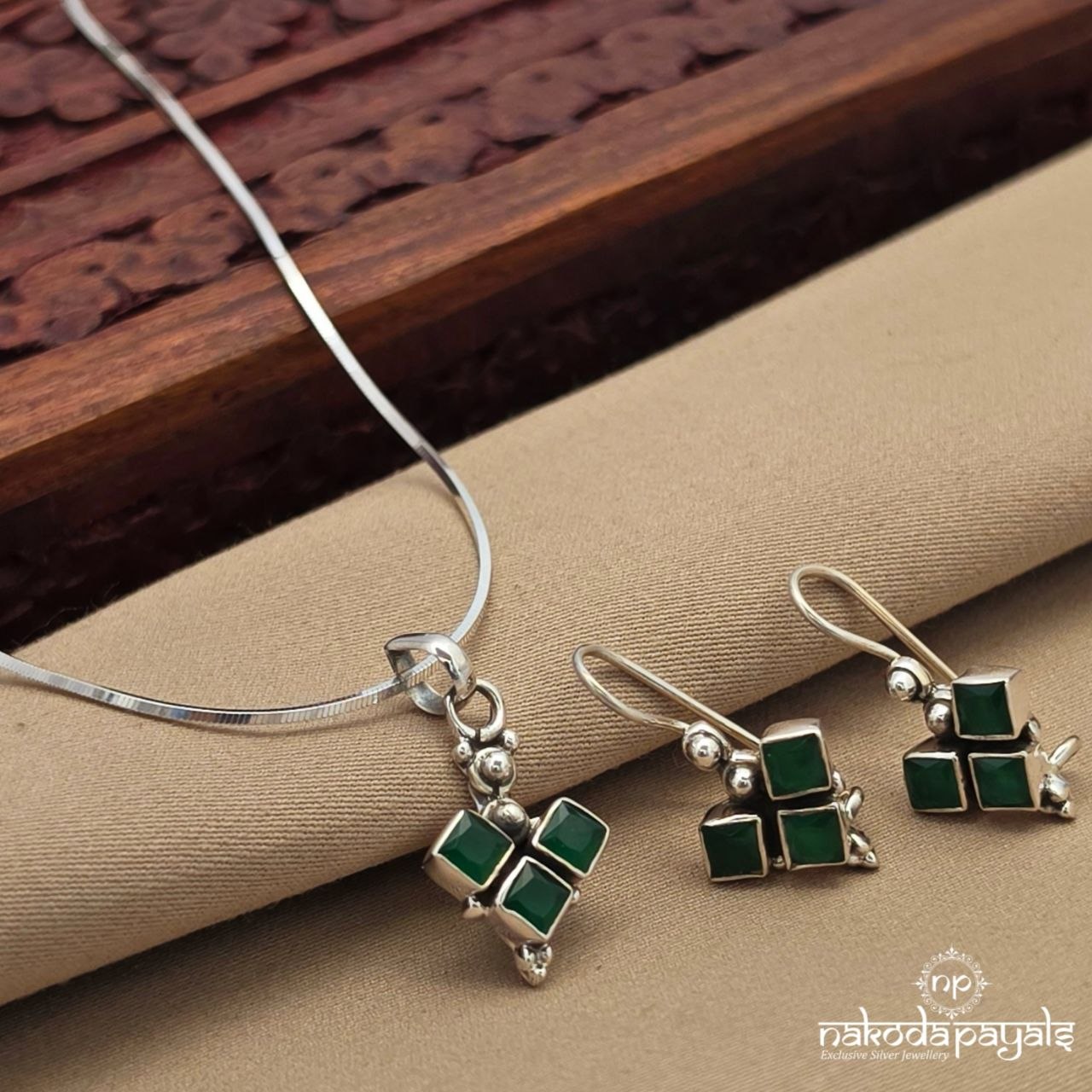 Greenish Pendant With Earrings (N11848)