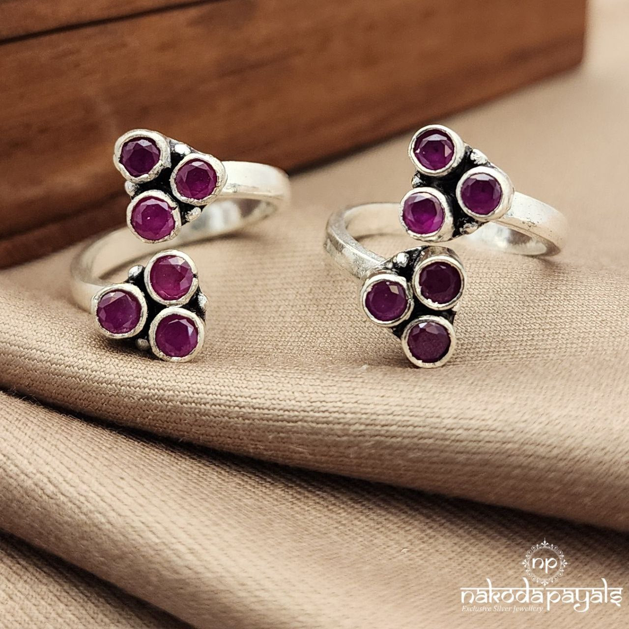 Red Front Adjustable Toerings (T4651)