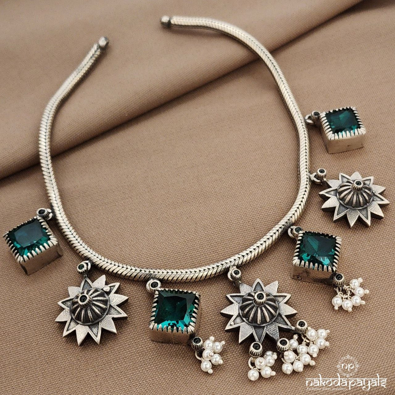 Green Squarish Drop Neckpiece (N11348)