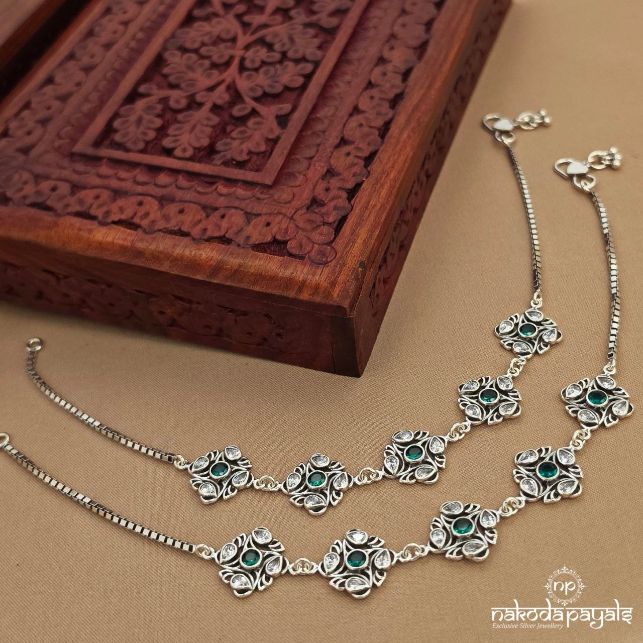 Green Dot Cutsy Anklet (A6910)