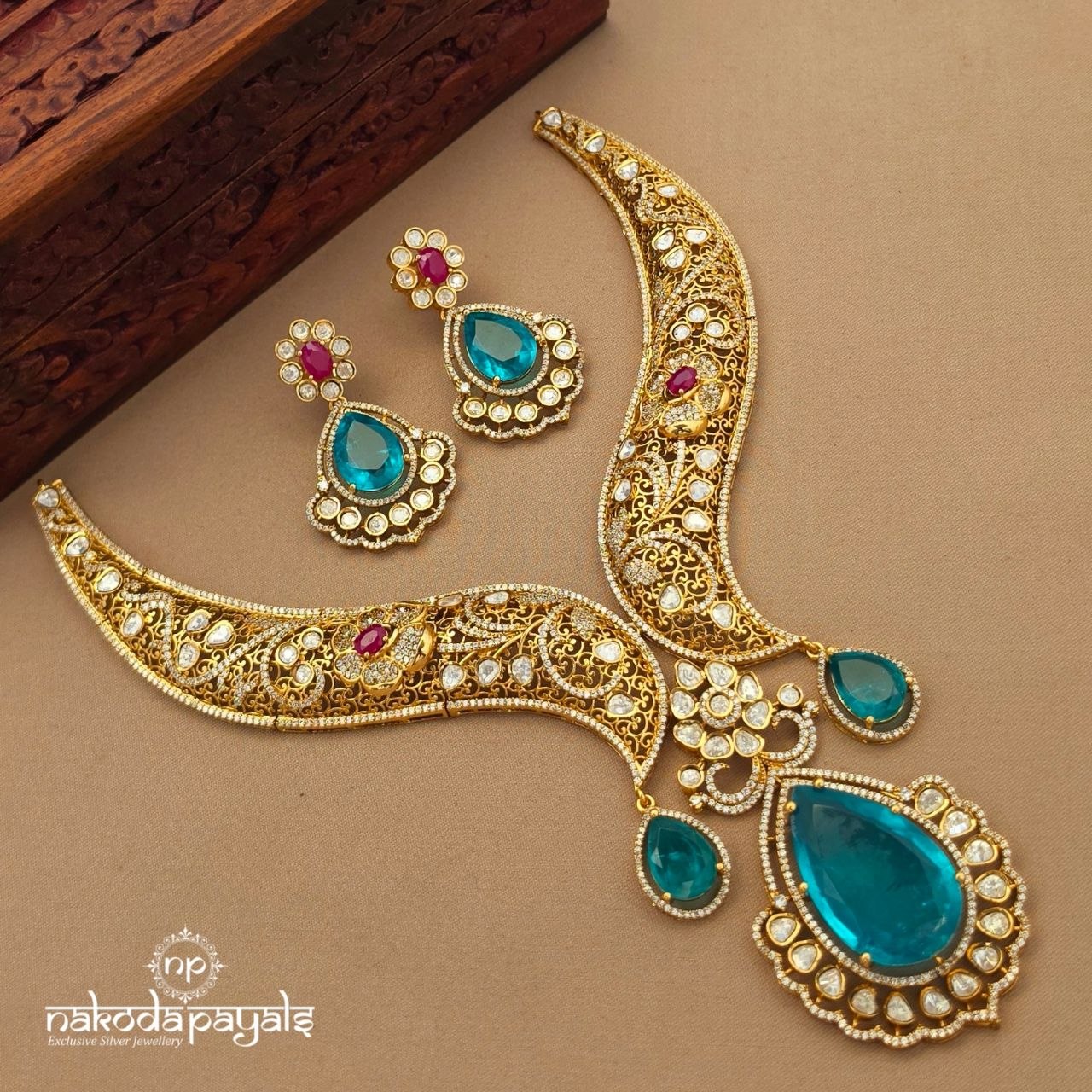 Gorgeous Green Drop Neckpiece With Earrings (Gn10711)