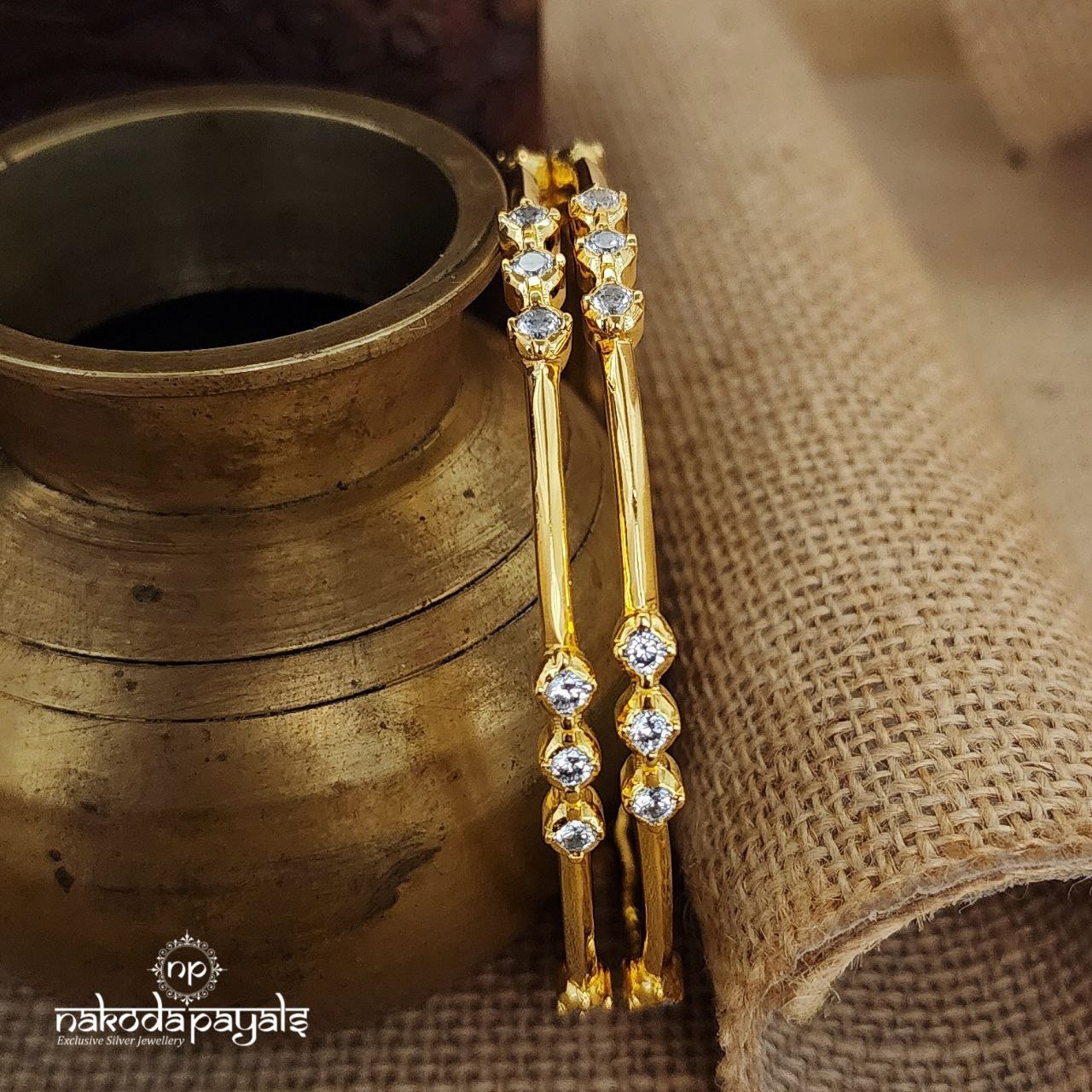 Twinkling White Bangles (Gk2848)