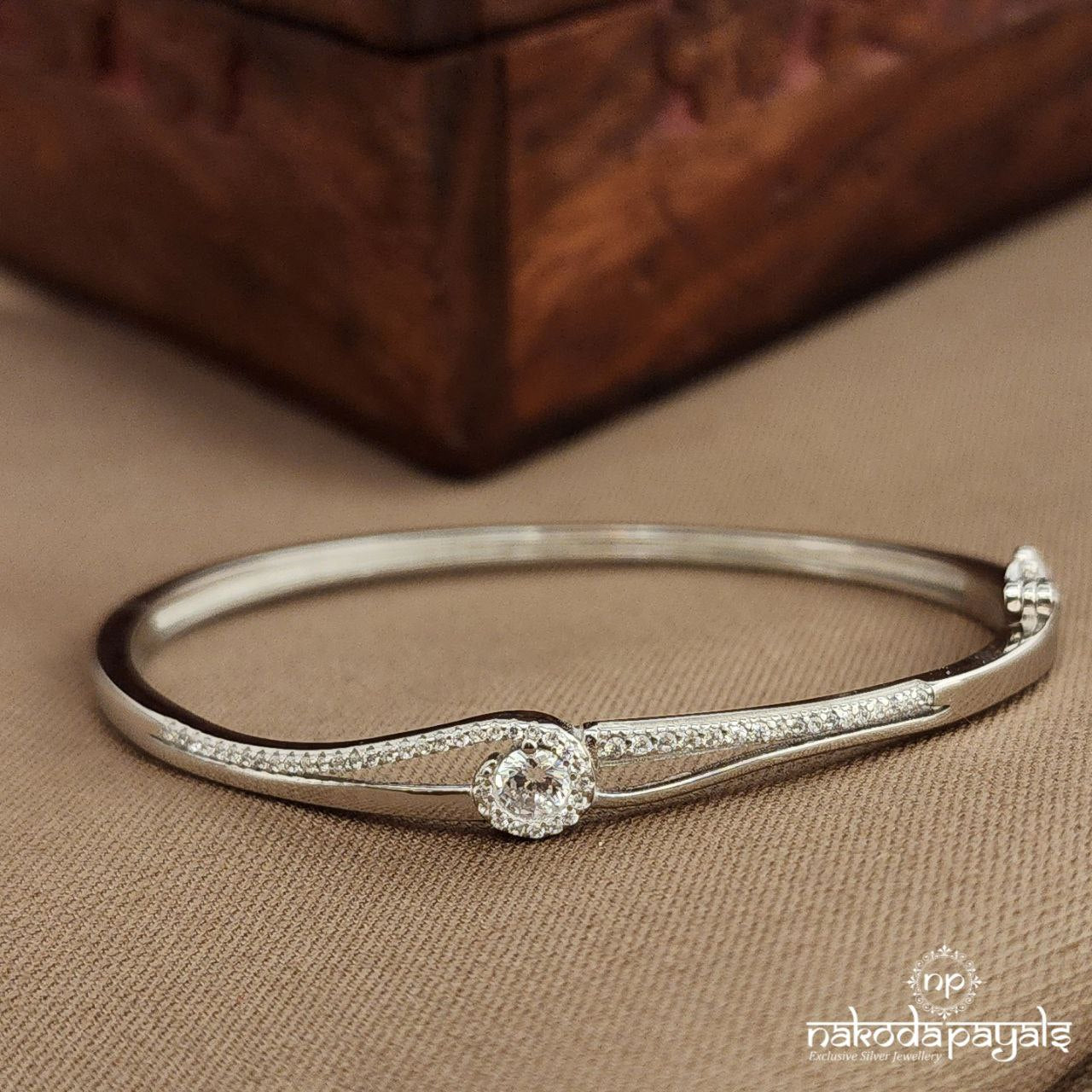 White CZ  Kada (St3786)