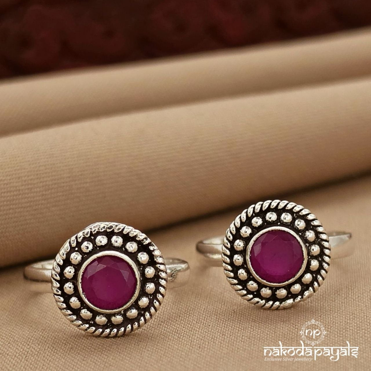 Reddish Circular Toerings (T4859)