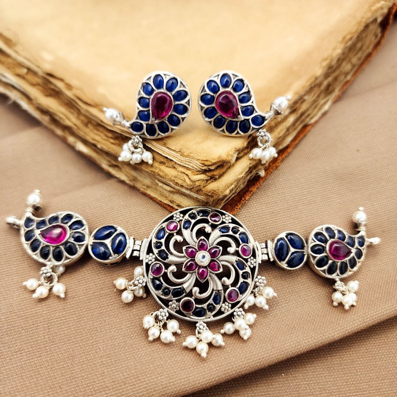 Circular Choker With Earring (N11681)
